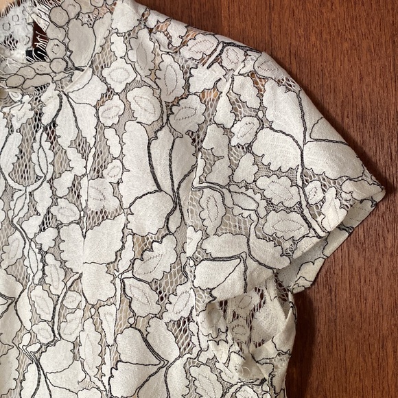 H&M lace knee high cap sleeve dress w/ back black velvet bowtie. Size 12. - Picture 4 of 10